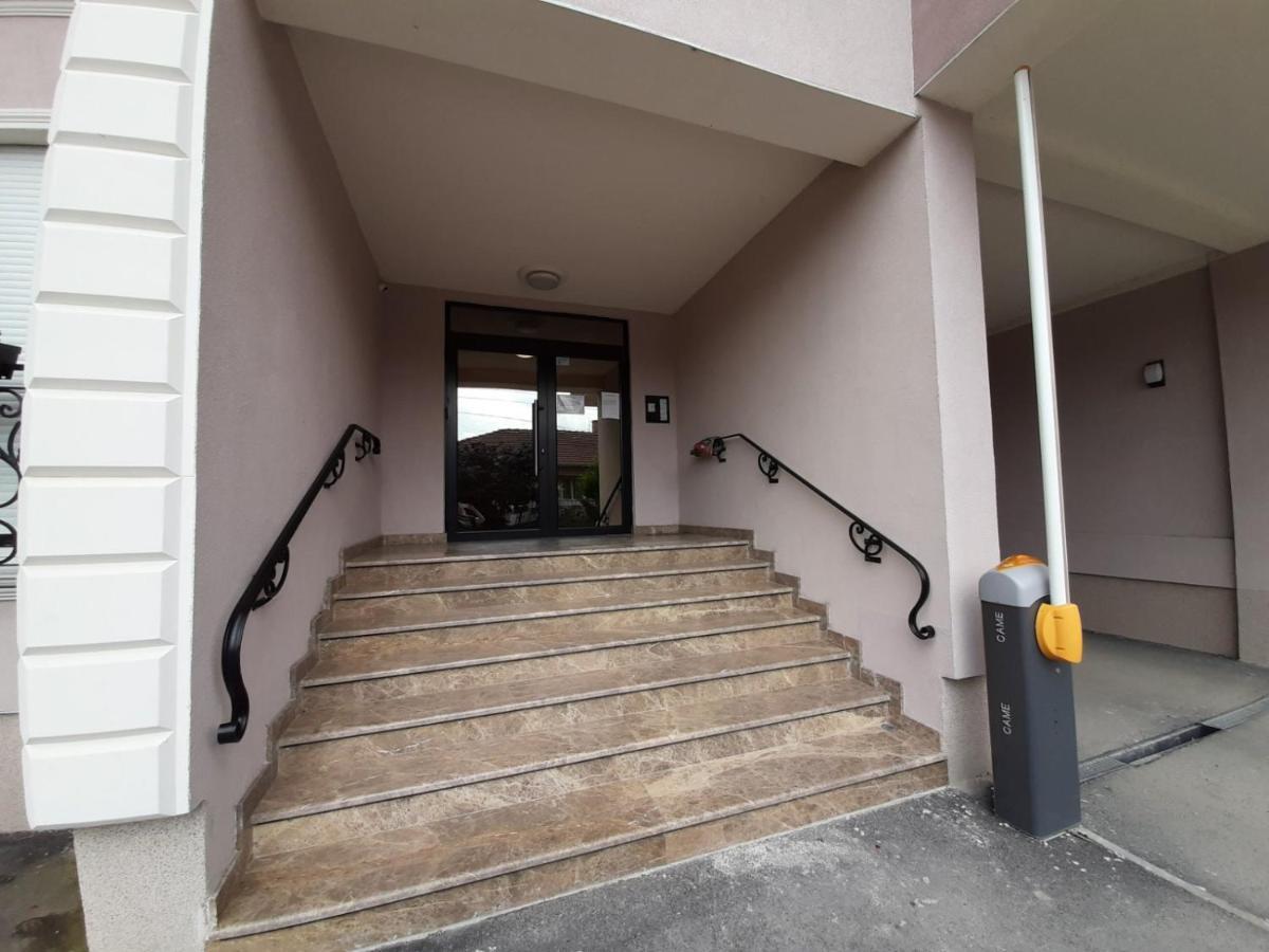 San Apartment Cacak Luaran gambar